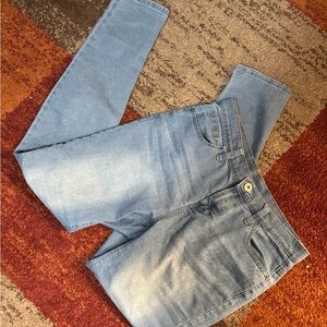 Junior’s light wash wash skinny jeans